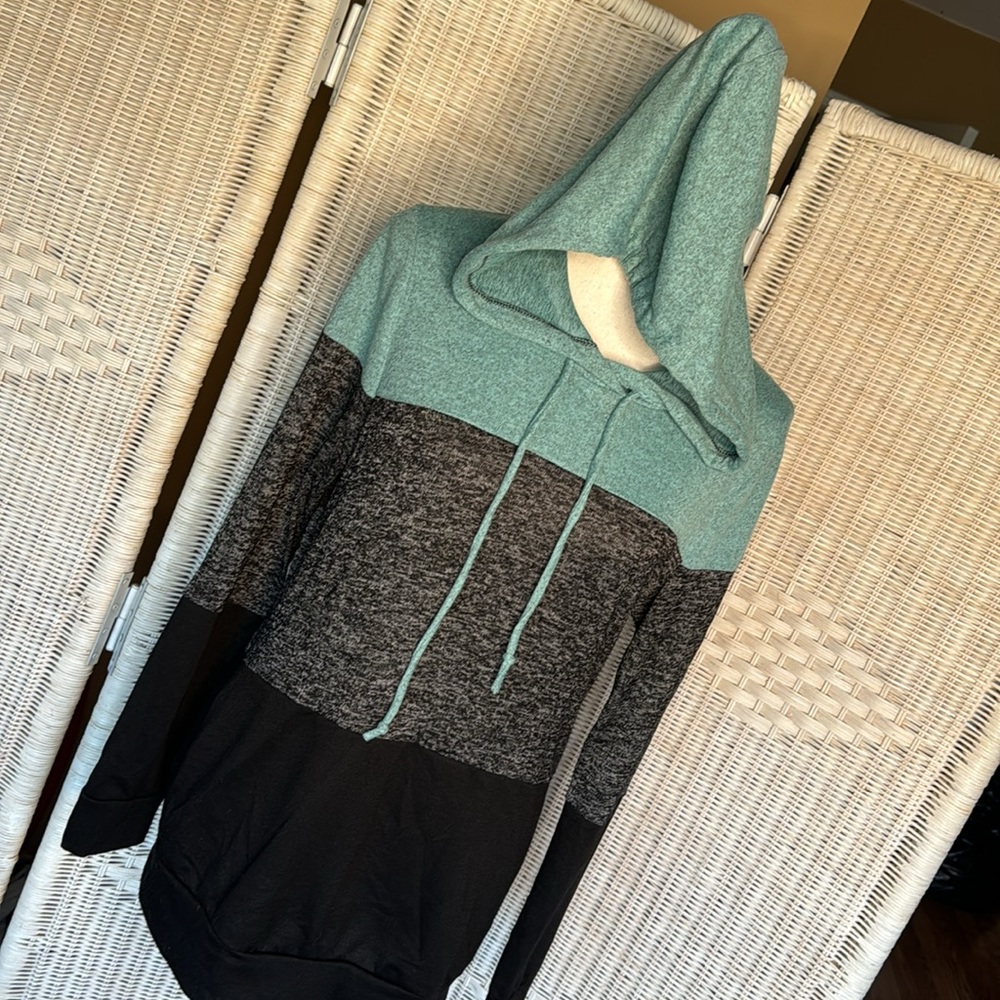 Colorblock hooded pullover - Picture 2 of 5